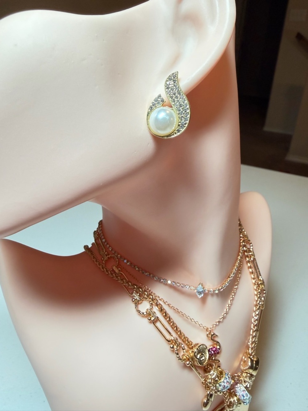 Gold Pearl Stud Swirl Earrings. - Picture 4 of 7